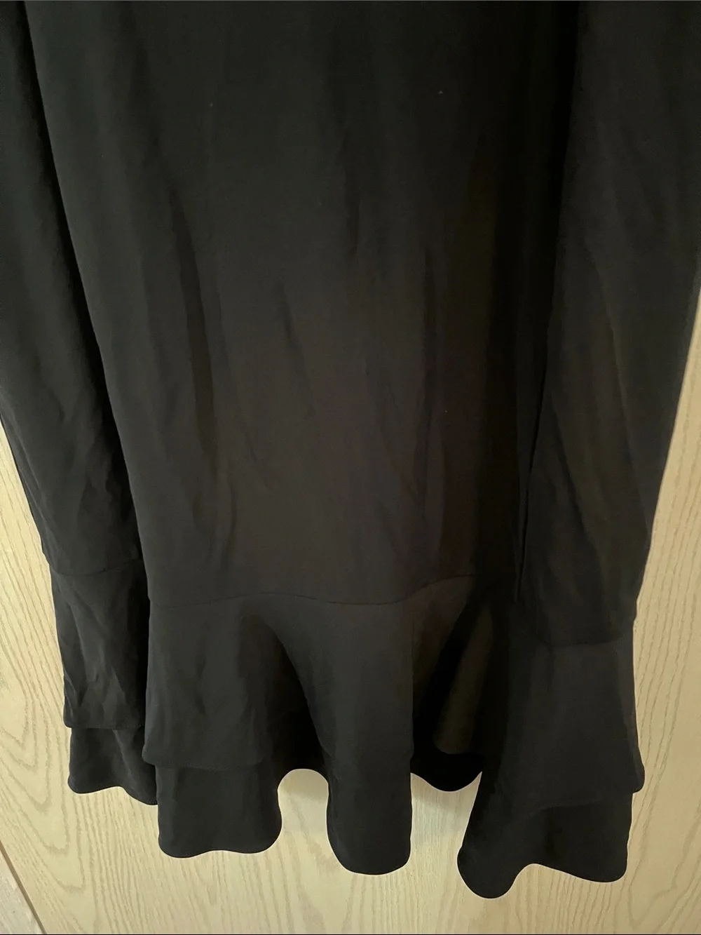 Lauren Ralph Lauren Black Short-Sleeve Midi Dress with Ruffled Hem - Picture 4 of 10